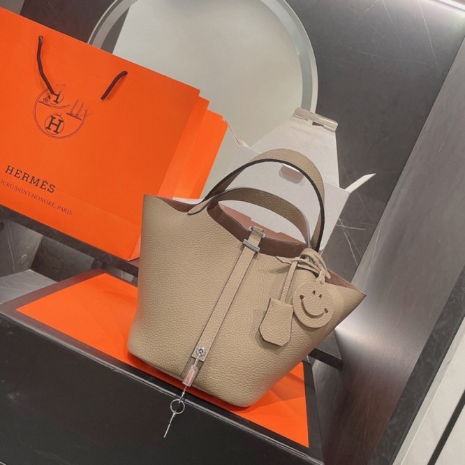Hermes エルメス ☆ 2021年最新なクラシックな Picotin 18 手提げ袋